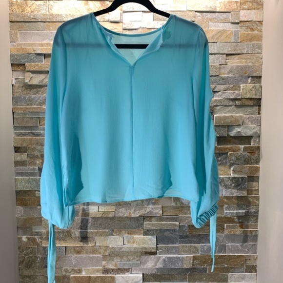 Vince Camuto Tiered Tie Cuff Crepe Blouse - Picture 4 of 5